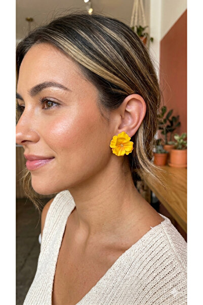 Lu Atelier أقراط سوليا ذات الزهور الصفراء - أقراط مصنوعة يدويًا من الطين البو...