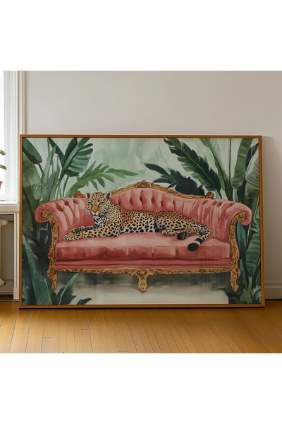 Tuba Decor Tek Parça Ahşap Çerçeveli Tablo pembe kanepede leopar