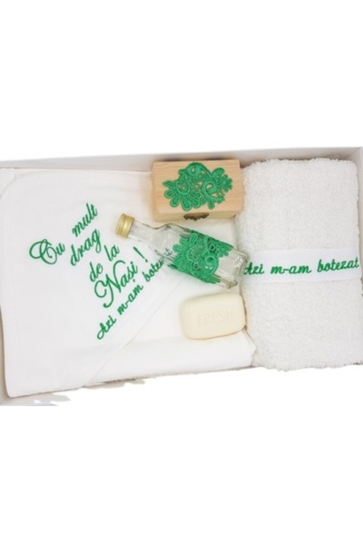 1 Trusou de botez, set de 7 piese, cu broderie si decor verde crud