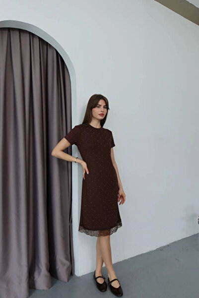 URİS Γυναικείο φόρεμα με καφέ πέτρα και δαντέλα, με λεπτομέρειες, κοντά μανίκ...