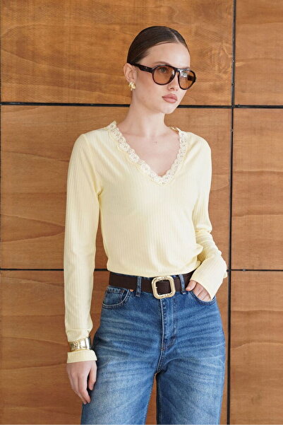 VERYMODA Sweatshirt with Lace Detail on the Collar - Yellow |   F2088