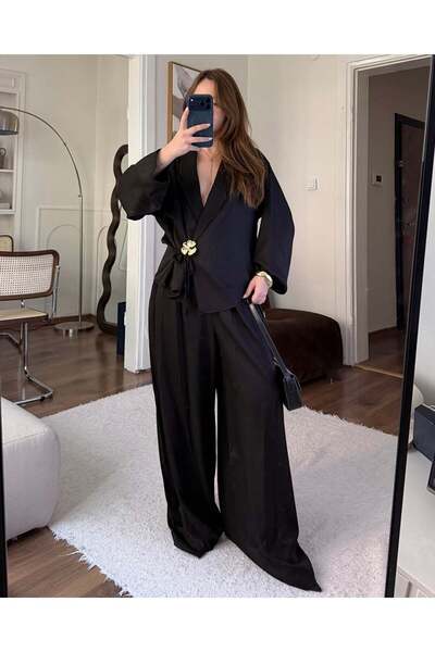 FERZOLAİO بدلة سوداء مزدوجة الصدر مع مشبك زهري