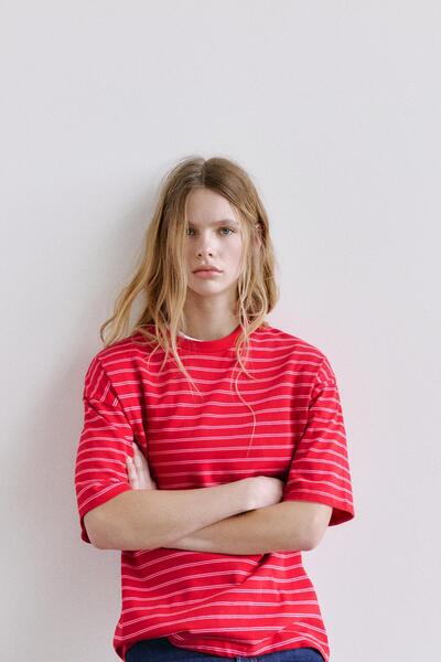 Oversized short-sleeved t-shirt