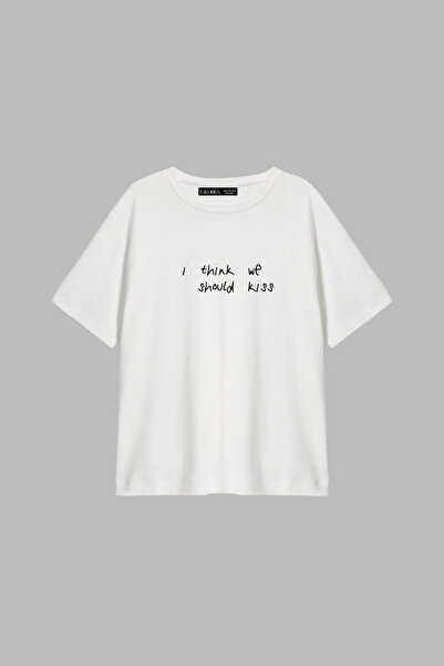 Bak Moda Tricou de damă We Should Kiss cu imprimeu, alb, croială relaxată