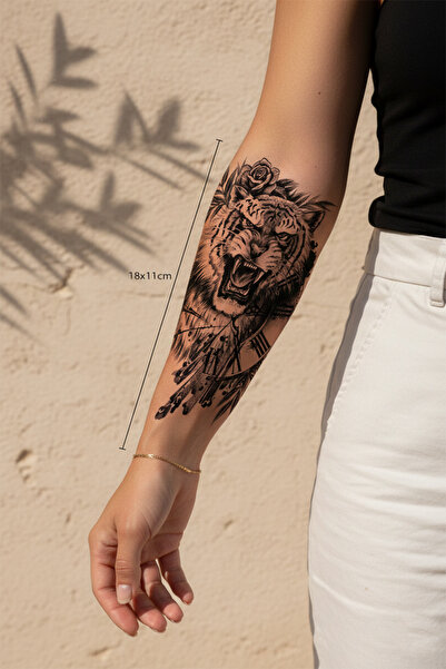 pivok Kükreyen Kaplan, Estetik Gül ve Roma Rakamlı Sanatsal Tattoo - Yarı Kal...