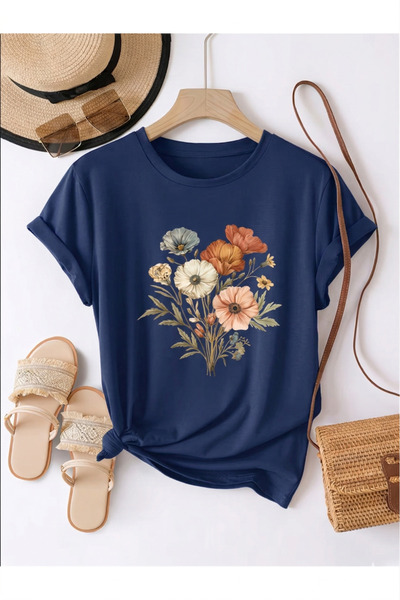 Trend Sizde Μπλουζάκι Unisex σε μπλε ναυτικό χρώμα με παστέλ λουλουδάτο σχέδι...