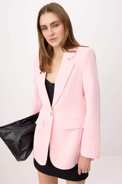 Trendyol Collection سترة بليزر منسوجة ذات تصميم عادي/عادي مع أزرار إكسسوارات ...