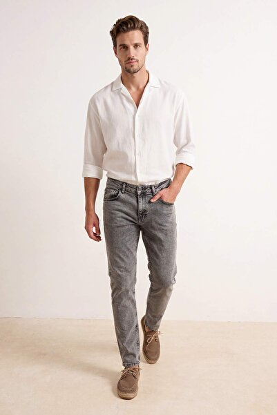 Trendyol Kollektion Graue Regular-Fit-Jeans aus flexiblem Stoff TMNSS25JE00001