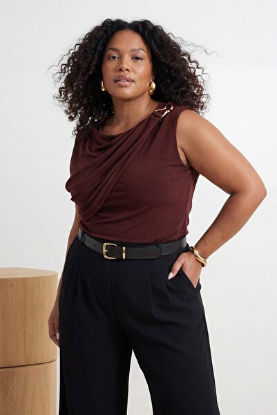 Trendyol Curve Bluză tricotată maro cu accesorii și detaliu la guler, mărime ...