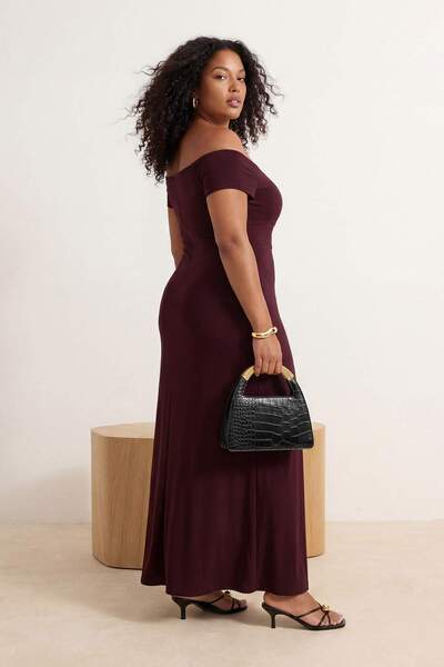 Trendyol Curve Rochie maro Carmen cu guler elastic, tricotată, maxi, mărime m...