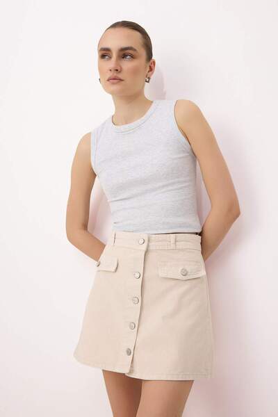 Συλλογή Trendyol Μίνι φούστα με λεπτομέρεια από πέτρινα κουμπιά 100% Βαμβάκι ...