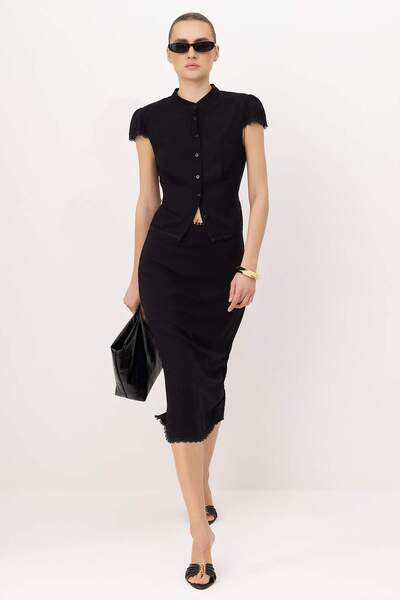 Συλλογή Trendyol Μαύρο πουκάμισο εφαρμοστό με μίντι φούστα Υφαντό κάτω - επάν...