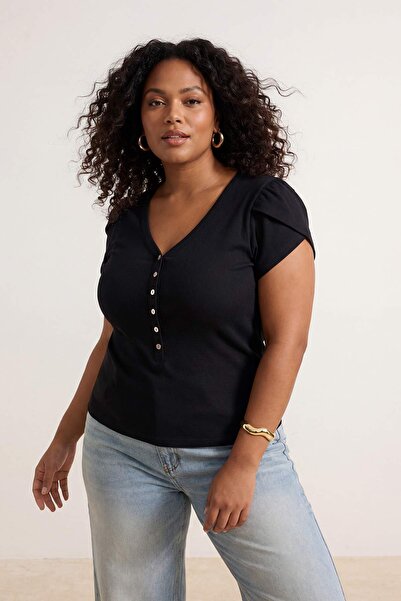 Trendyol Curve Μαύρη πλεκτή μπλούζα με λαιμόκοψη V και κουμπιά πλέξη ριμπ TBB...
