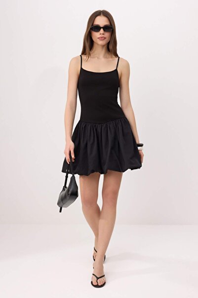 Συλλογή Trendyol Μαύρο φόρεμα με τιράντες και φούστα μπαλόνι, κοντό/μίνι Υφαν...