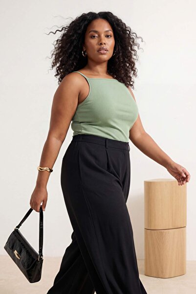 Trendyol Curve قميص داخلي محبوك بياقة هالتر من ماركة مينت، مقاس كبير، TBBSS26...