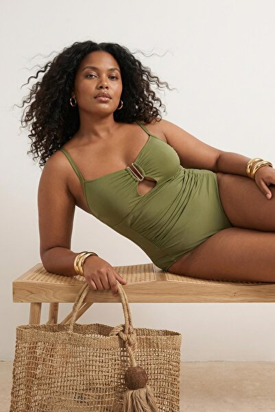 Trendyol Curve Μαγιό Oil Green με τετράγωνο λαιμόκοψη και αξεσουάρ ντραπέ Plu...