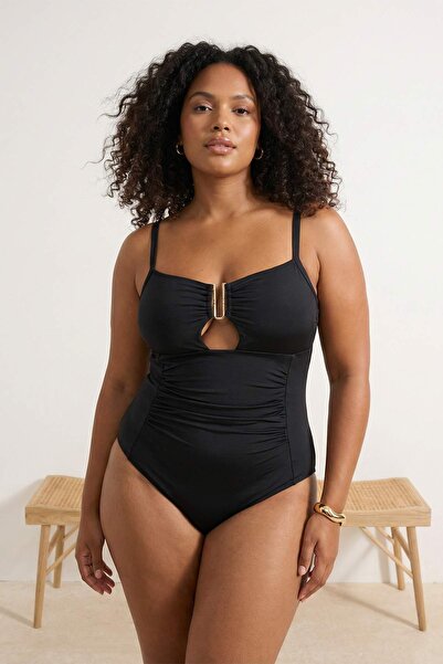 Trendyol Curve ملابس سباحة مقاس كبير منسدل مع إكسسوارات ذات ياقة مربعة سوداء ...