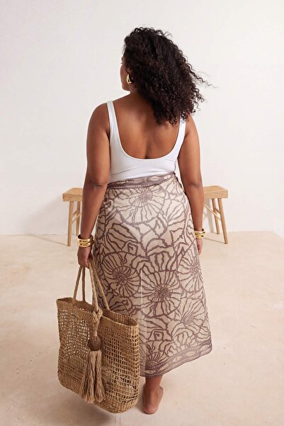 Trendyol Curve ملابس الشاطئ باللون البني بنمط الصدف البحرية مقاس كبير منسوجة ...