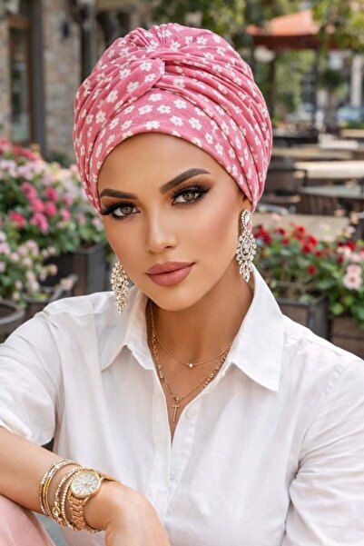 Aişe tesettür Καπέλο με λεπτομέρεια με μοτίβο λουλουδιών σε πούδρα