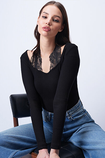 Trend Alaçatı Stili Μαύρη μακρυμάνικη μπλούζα με δαντέλα και κορδόνια