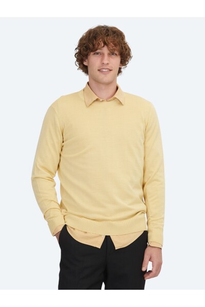 Kip سترة تريكو صوفية مزيج من الصوف والجاكار بياقة دائرية باللون الأصفر