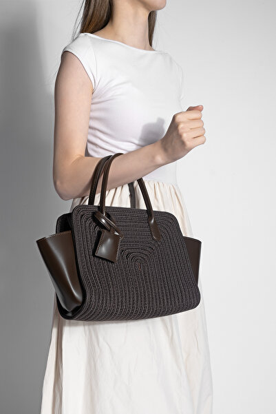 Marjin Kadın El Örgüsü Charmlı Fermuar Kapama El Çantası Refone Kahve Hasır