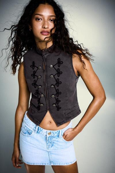 Bershka Önü düğmeli yelek