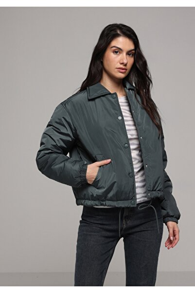 Colin's معطف نسائي أخضر اللون ذو ياقة بولو وقفل كبس، مبطن ومقاوم للماء