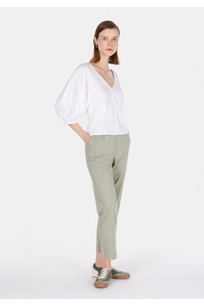 Colin's بنطال نسائي أخضر بقصة عادية وخصر منخفض وأرجل مستقيمة