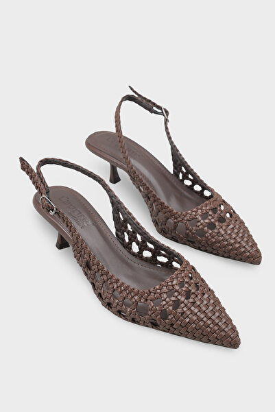 Capone Outfitters حذاء نسائي من لوري بتصميم محبوك ومقدمة مدببة وكعب متوسط ​​م...