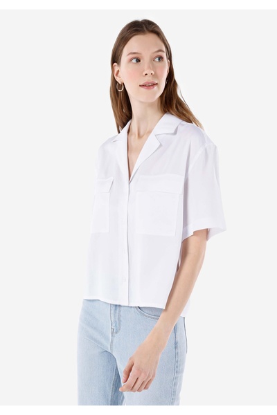 Colin's قميص ذو قصة عادية برقبة بجيوب للنساء، قميص أبيض بأكمام قصيرة
