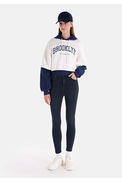 Colin's بنطلون جينز نسائي ذو قصة ضيقة وخصر مرتفع وجيوب من الجينز النيلي الداكن