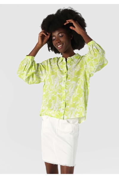 Colin's قميص نسائي أخضر بأكمام طويلة ورقبة قميص بقصة عادية