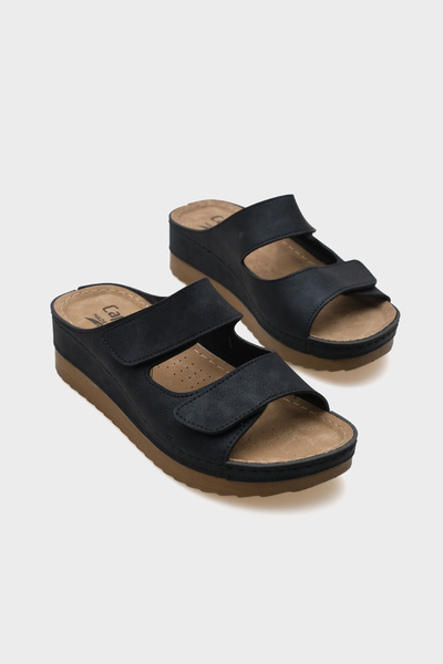 Capone Outfitters Anatomiczne, miękkie i wygodne kapcie dla mamy na koturnie