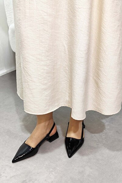 Modezya حذاء فانيسا أسود من الجلد اللامع مع مشبك خلفي ومقدمة مدببة حذاء بكعب