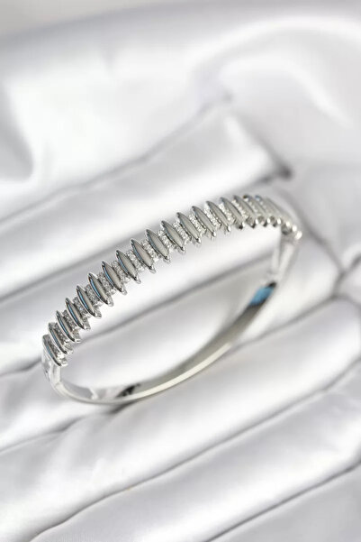 Skygo أصفاد نسائية من النحاس الأصفر مرصعة بحجر الزركون الفضي - TJ-BB8020