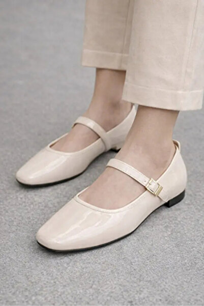modastilin MARIA Γυναικεία κρεμ λουστρίνια παπούτσια μπαλαρίνες με λουράκι στ...