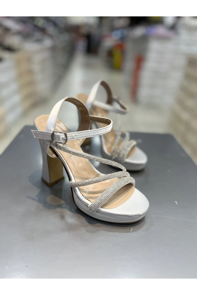 Hacıoğlu Ayakkabı Γυναικεία παπούτσια με τακούνι Kriste Bell με πέτρα