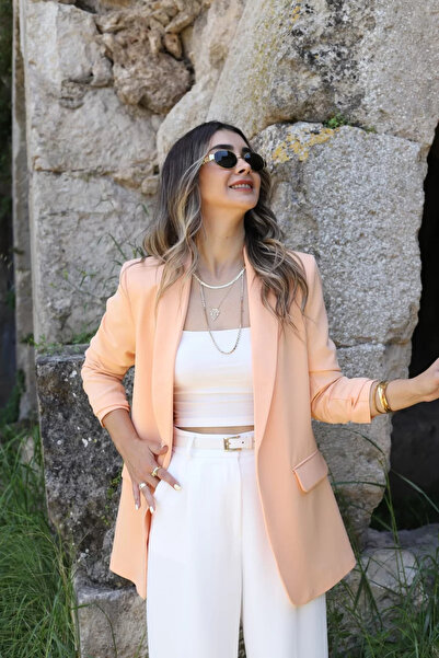 bytugcekaya سترة بأكمام خوخية وتفاصيل مجمعة