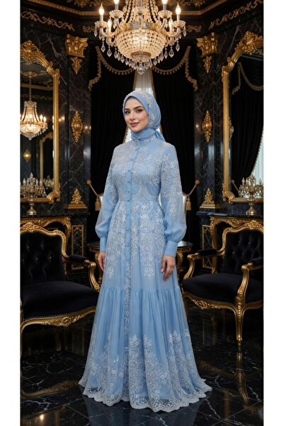 Muslima Wear فستان سهرة مطرز بنمط زهرة بيضاء بأزرار لؤلؤية زرقاء من Blue Dream