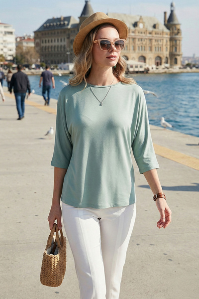 Lela Μπλούζα με λαιμόκοψη τριών τετάρτων BLUZ 5861416 Υ