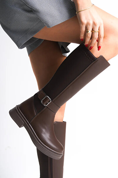 Zerenyus حذاء نسائي طويل من Alta Premium بتفاصيل مشبك باللون البني