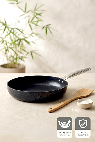 Kitchen Life مقلاة جيجيلي إسبيرانزا من التيتانيوم مقاس 24 سم