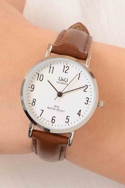 Q&Q ساعة يد نسائية ريترو بحزام جلدي مرقمة