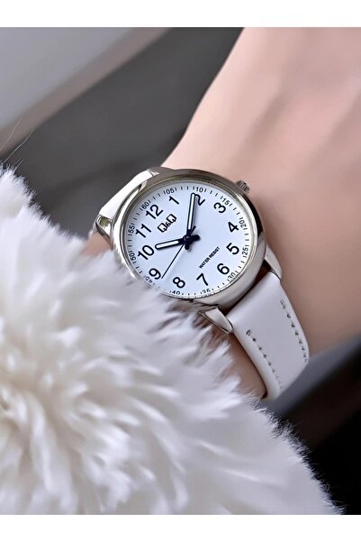 Q&Q   الحد الأدنى من ساعة اليد النسائية المصنوعة من الجلد والأرقام الرفيعة