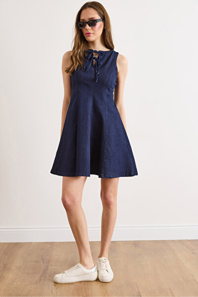 Olalook Γυναικείο μίνι τζιν φόρεμα με γαλάζιο γιακά και κορδόνια ELB-19002609