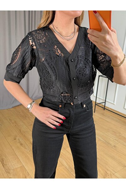 Size Özgü Siyah Güpürlü Gömlek