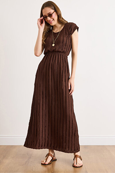 Olalook Kadın Kahverengi Bisiklet Yaka Beli Lastikli Maksi Dokulu Elbise ELB-...