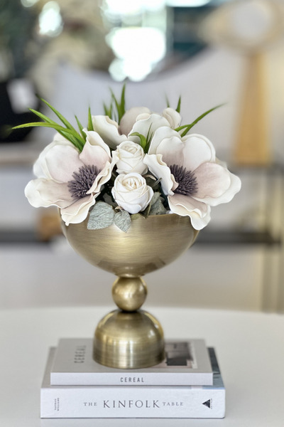 Shura Homeware فازة معدنية كبيرة من سيما بتصميم زهور عتيق