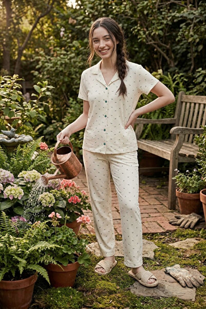 Lela طقم بيجامة بأكمام قصيرة وأزرار وملمس ناعم ومقاس عادي 6575010